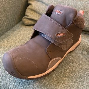 Super cute keen waterproof boots